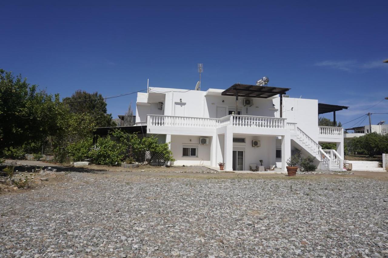 Nicholas Waves Beach Studios Lartos Exterior photo