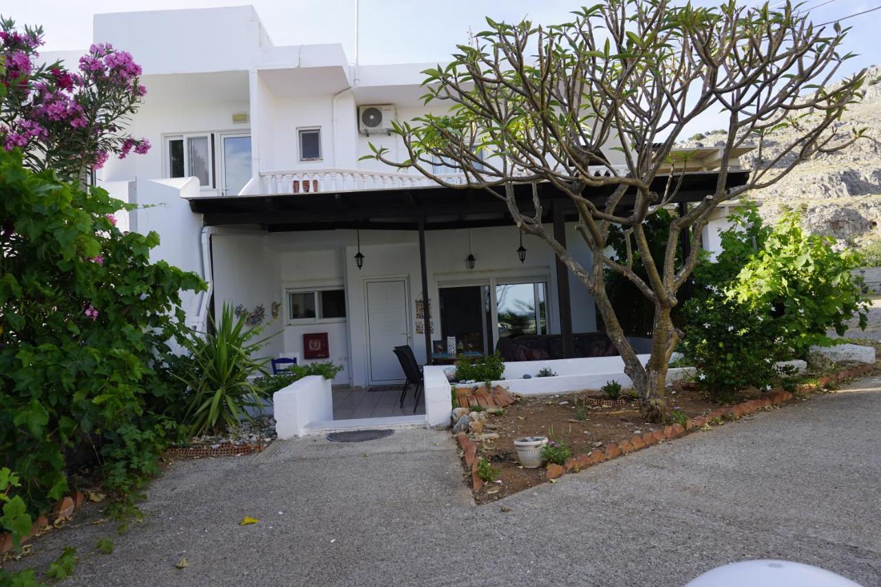 Nicholas Waves Beach Studios Lartos Exterior photo